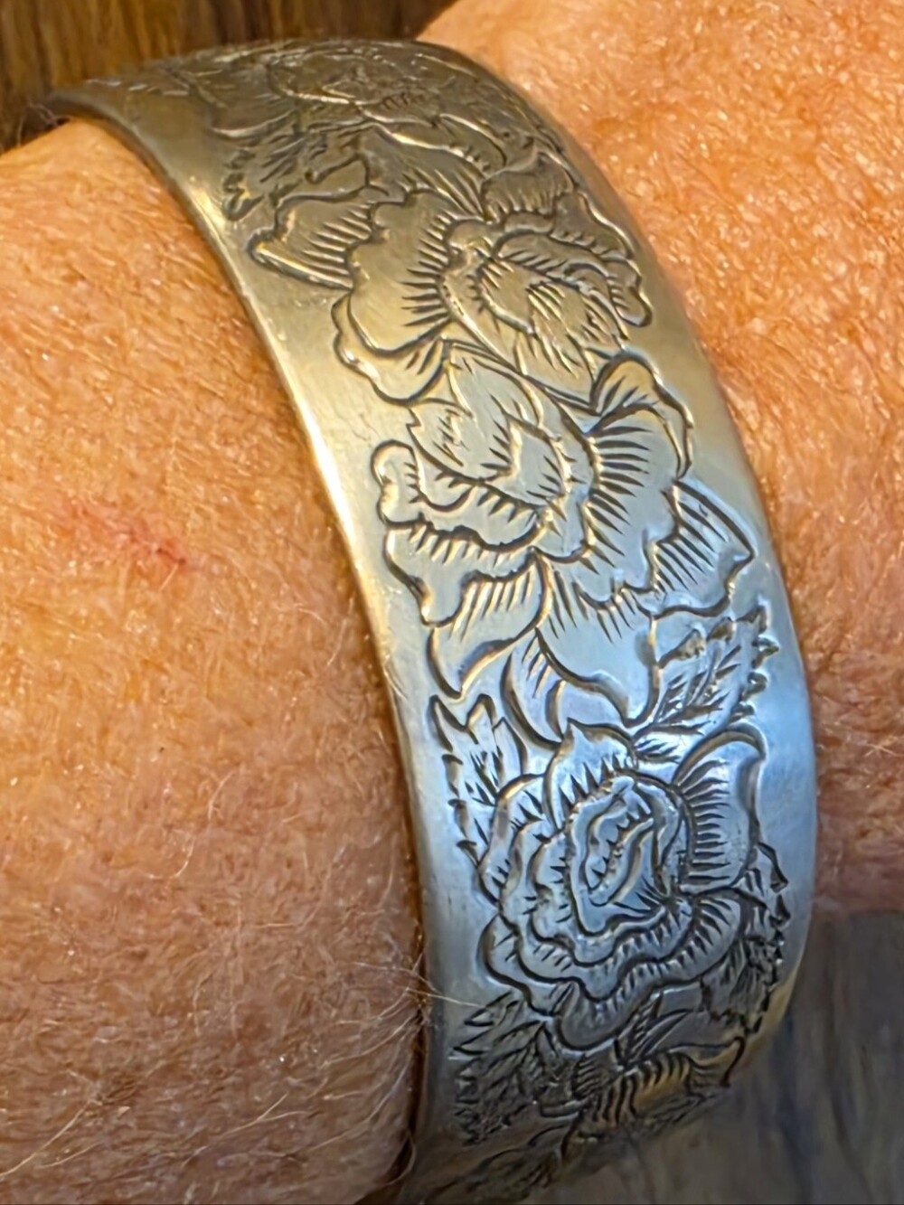 Vintage Kirk Stieff Etched Pewter Cuff Bracelet, Rose 900-6 - Picture 6 of 7